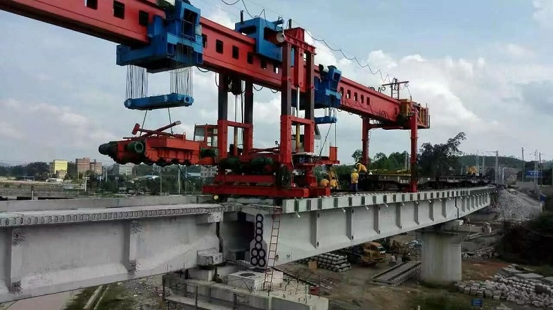 青海玉树步履式架桥机厂家 步履式架桥机横向移梁功能的典型应用场景与实践​