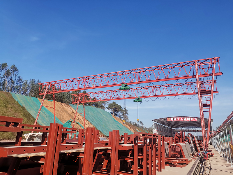 湖北宜昌集装箱龙门起重机厂家 集装箱龙门起重机吊具与人员安全：装置演进与实操防护解析