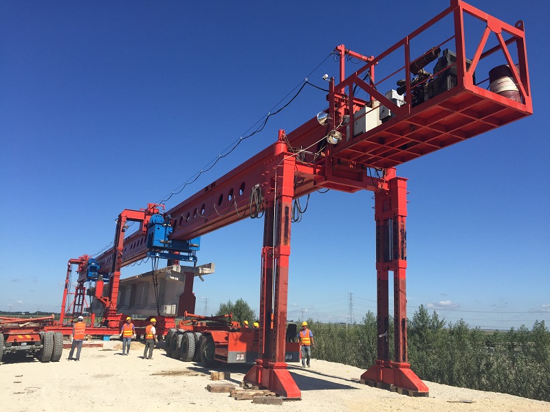 西藏拉萨步履式架桥机厂家 步履式架桥机既有线与公路旁的 “门式” 跨越施工实践​